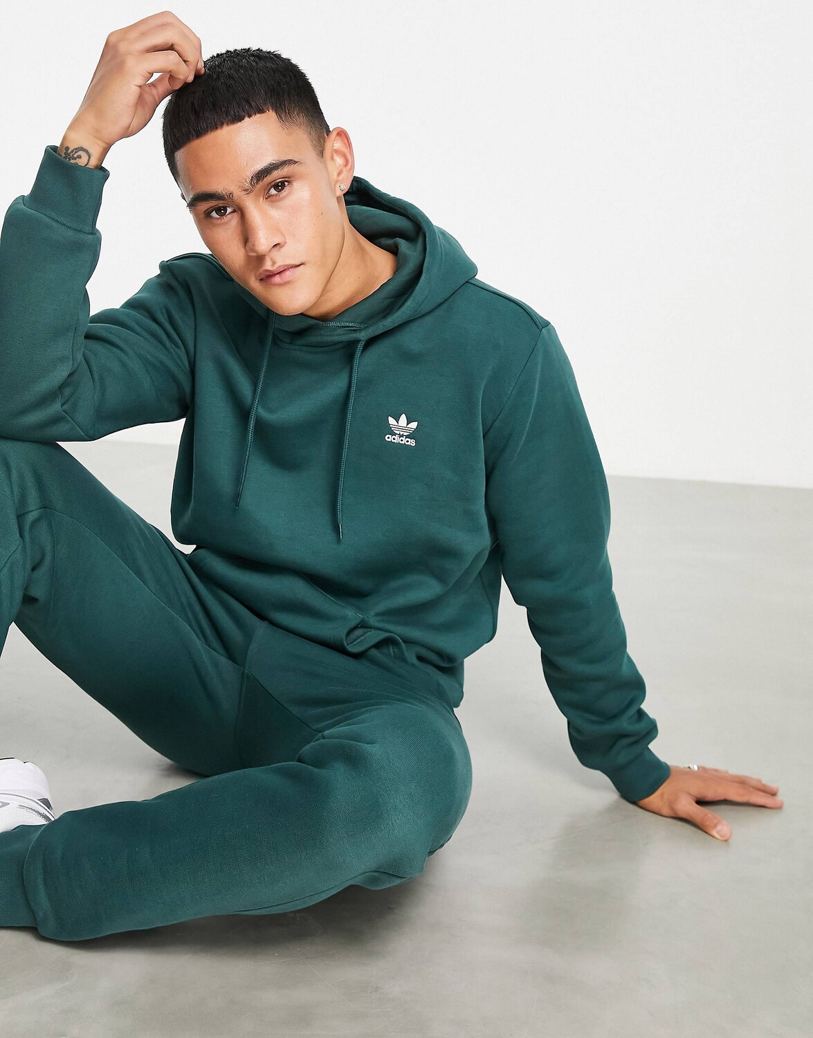 

Темно-зеленая худи adidas Originals Essentials Essentials