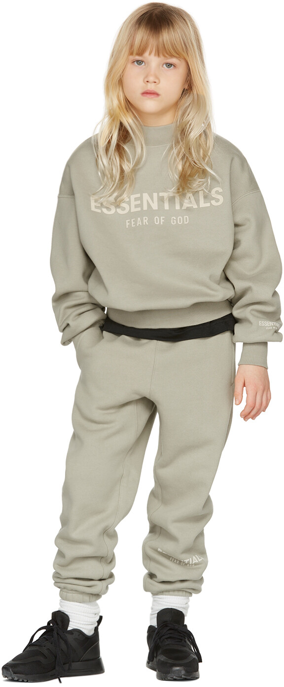 

Детские зеленые брюки с логотипом Essentials