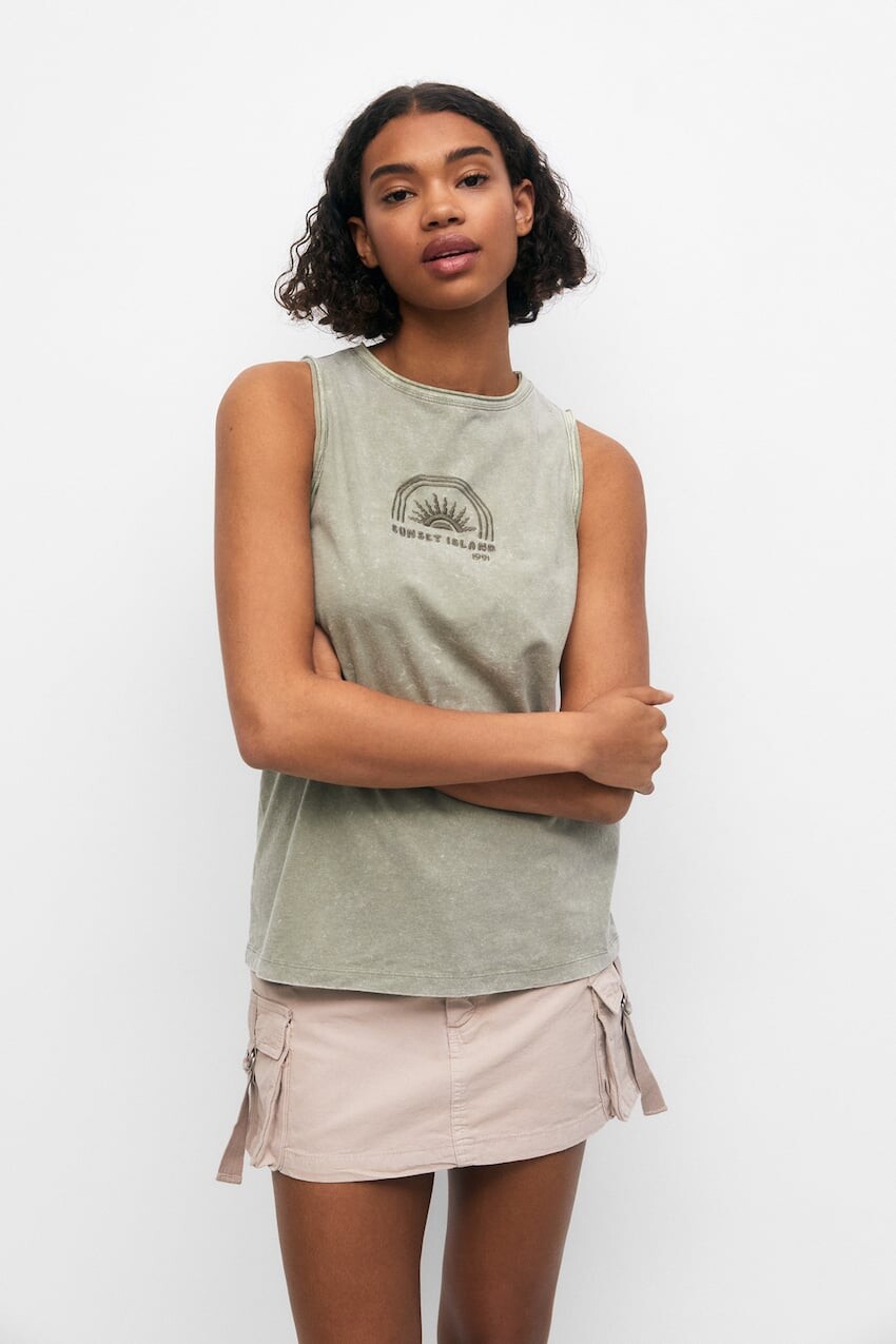 

Жилет без рукавов с вышивкой Pull&Bear, зеленый