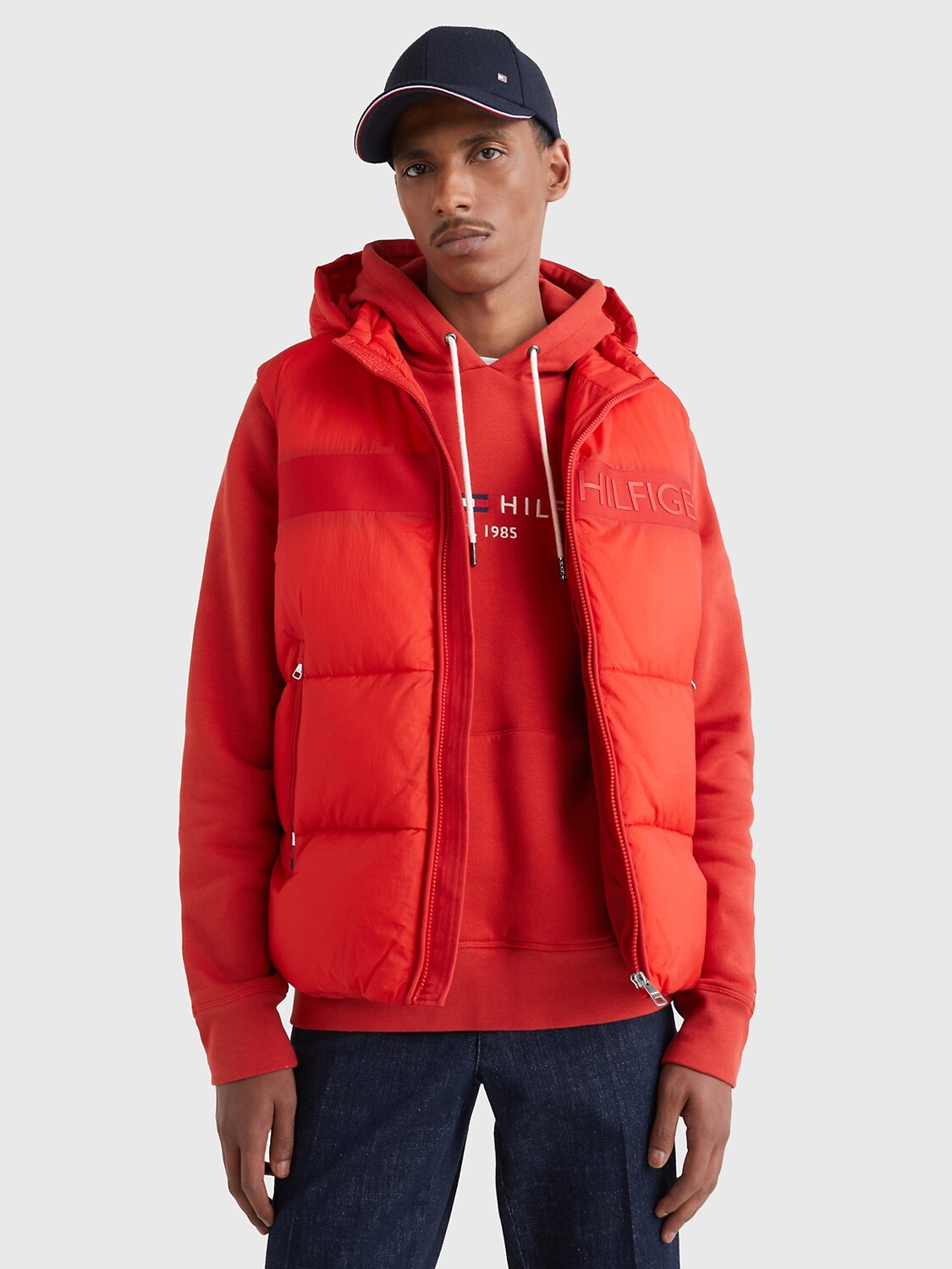 

Пуферный жилет с капюшоном Tommy Hilfiger, империя пламени