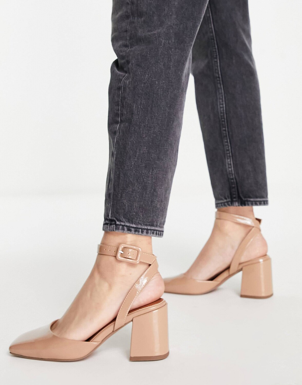 

Бежевые туфли на каблуке ASOS DESIGN Stelle