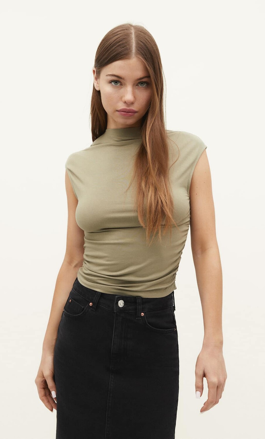 

Футболка из вискозы Stradivarius, хаки