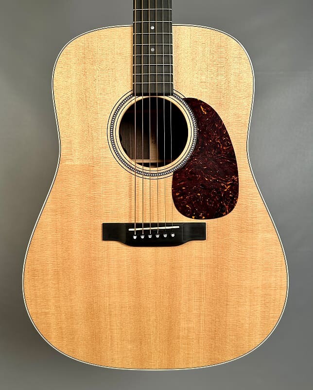 

Martin D-16E Shallow Body Dreadnaught Натуральный