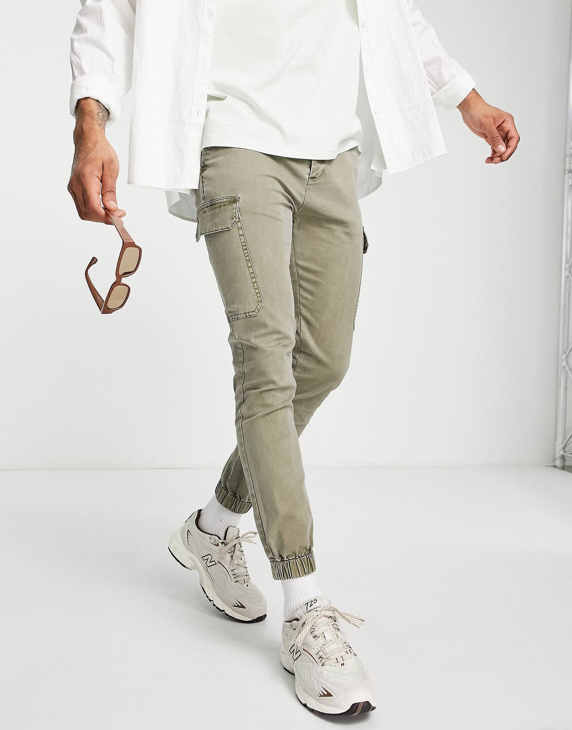 

Узкие брюки карго цвета хаки с манжетами ASOS DESIGN