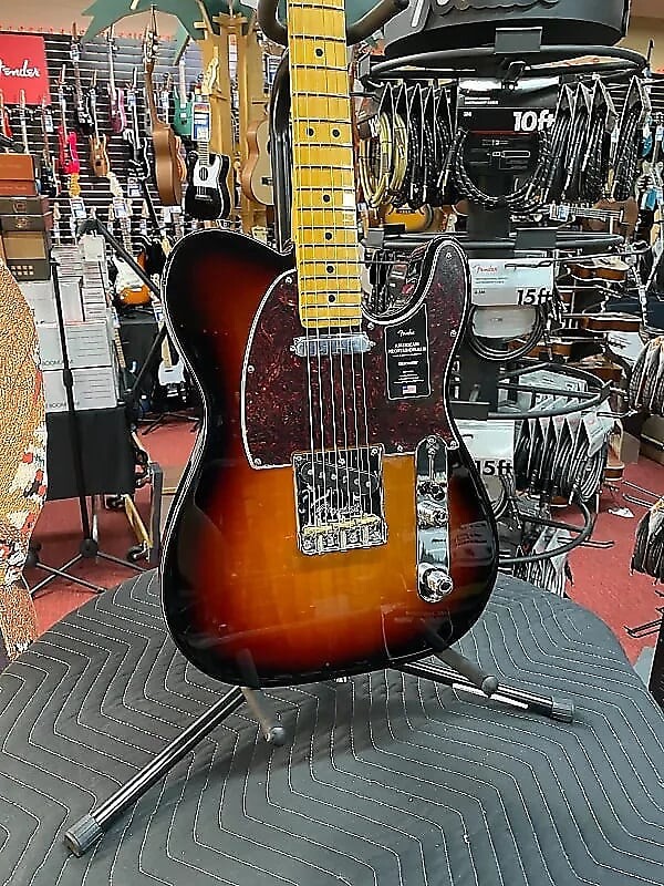 

Fender American Professional II Telecaster, кленовый гриф, 3 цвета Sunburst American Professional II Telecaster, Maple Fingerboard, 3-Color Sunburst