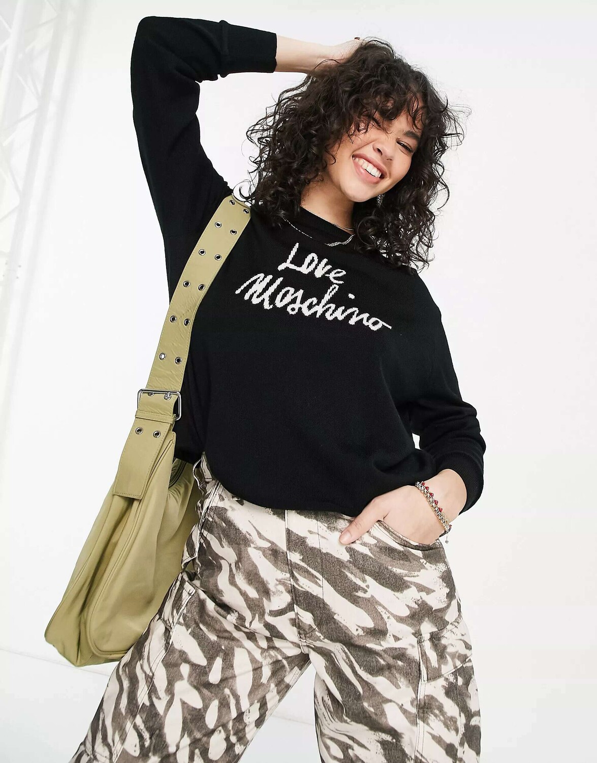 

Черный вязаный джемпер с фирменным логотипом Love Moschino