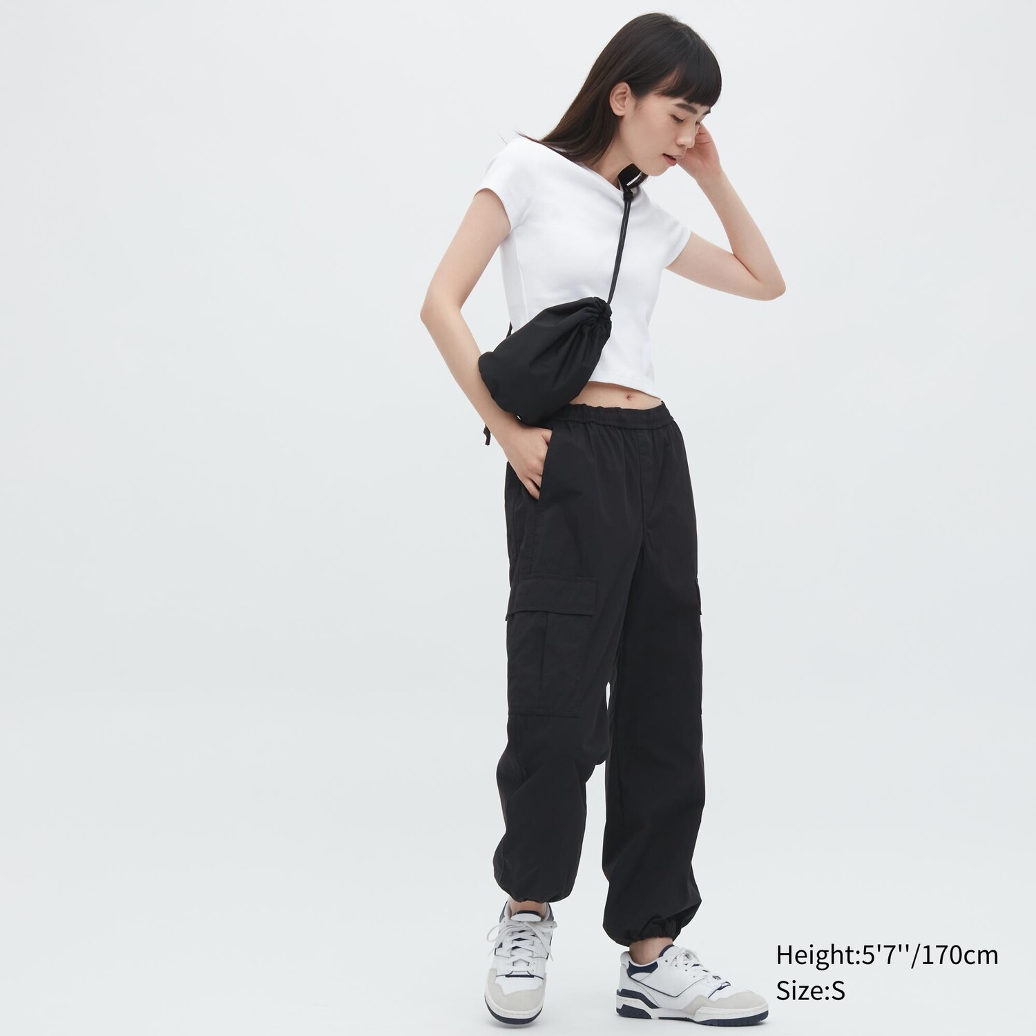 

Брюки-карго UNIQLO широкого кроя, черный