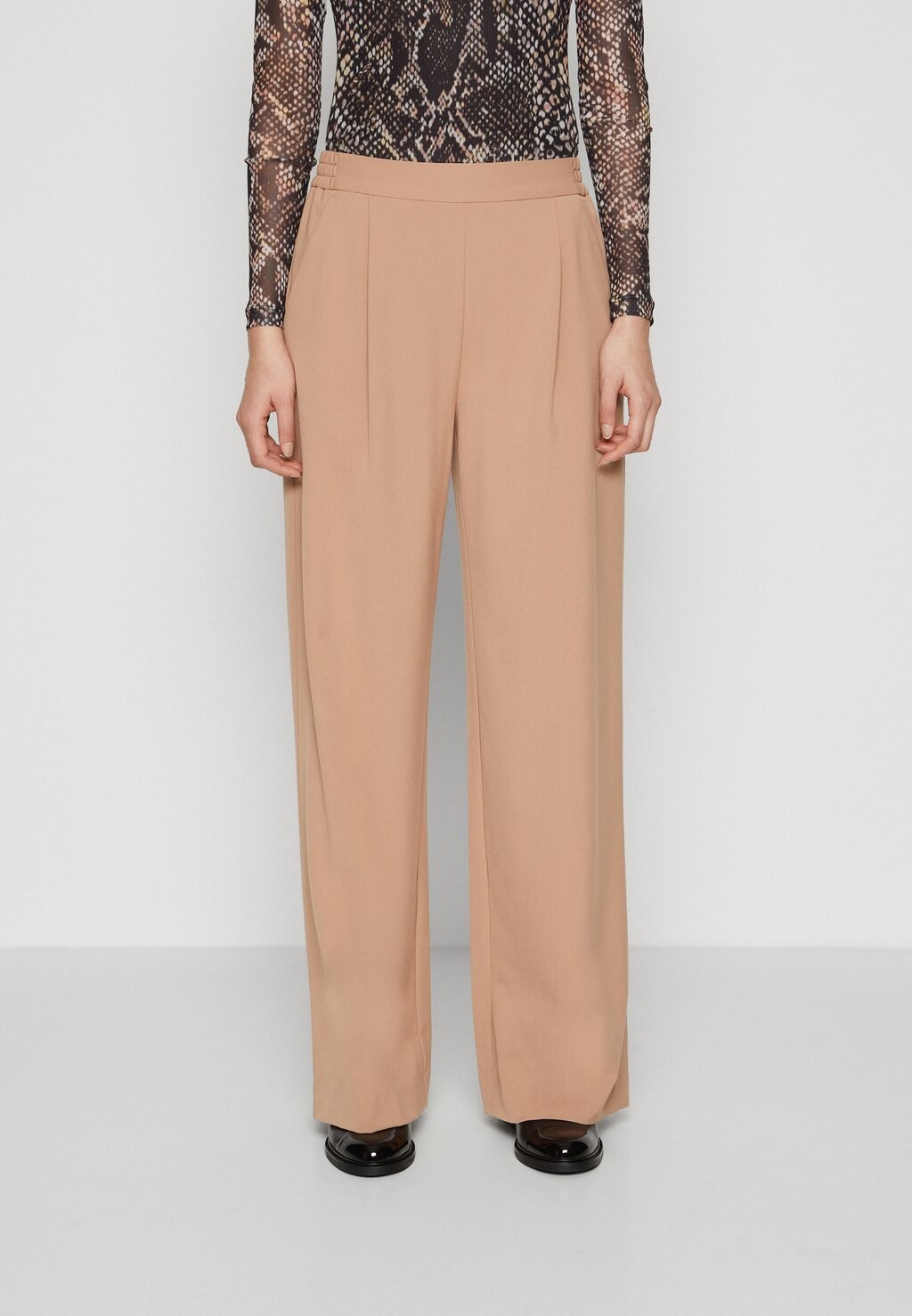 

Брюки ALEIDA TROUSER AllSaints, цвет fawn brown