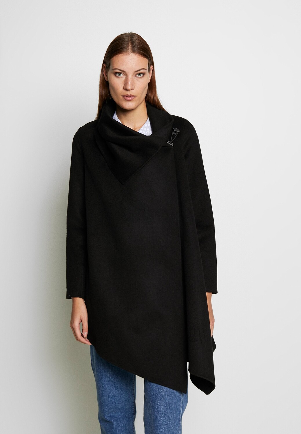 

Пальто Allsaints, черный