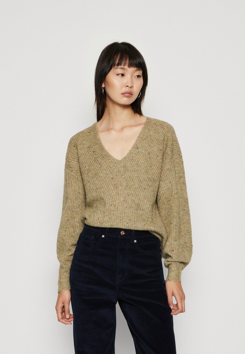 

Свитшот ONLY Tall ONLVENEDA V NECK, цвет sage green melange