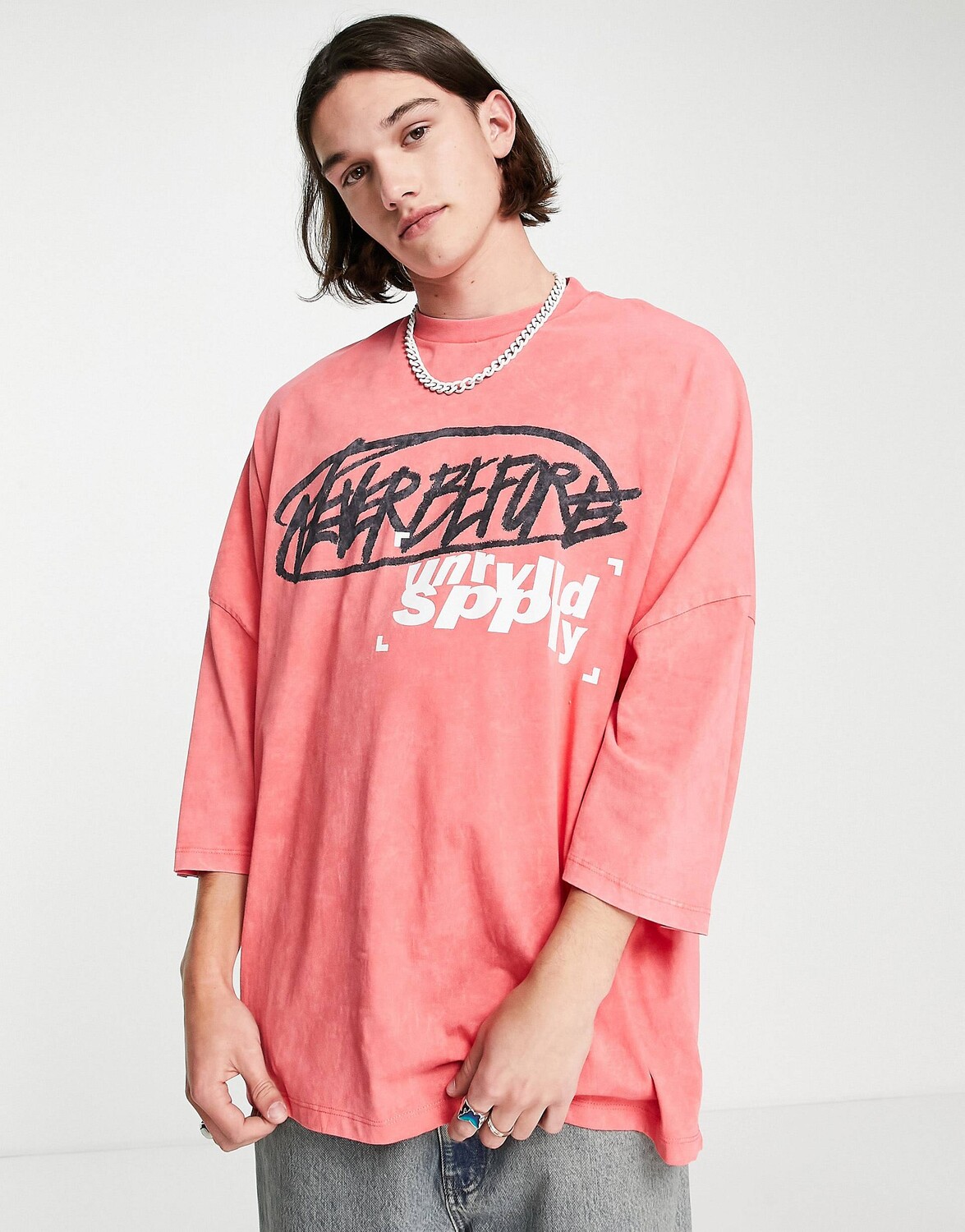 

Красная футболка оверсайз с логотипом ASOS Unrvlld Spply