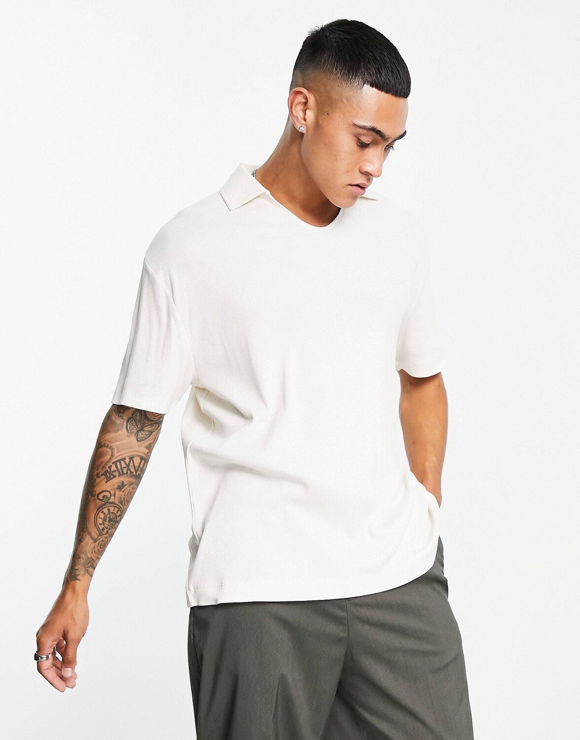 

Кремовое поло в рубчик с ребристым принтом ASOS DESIGN