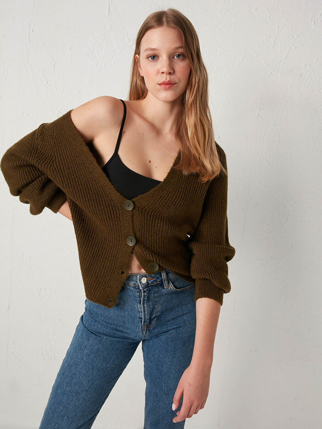 

Женский трикотажный кардиган с v-образным вырезом и длинными рукавами LCW Casual