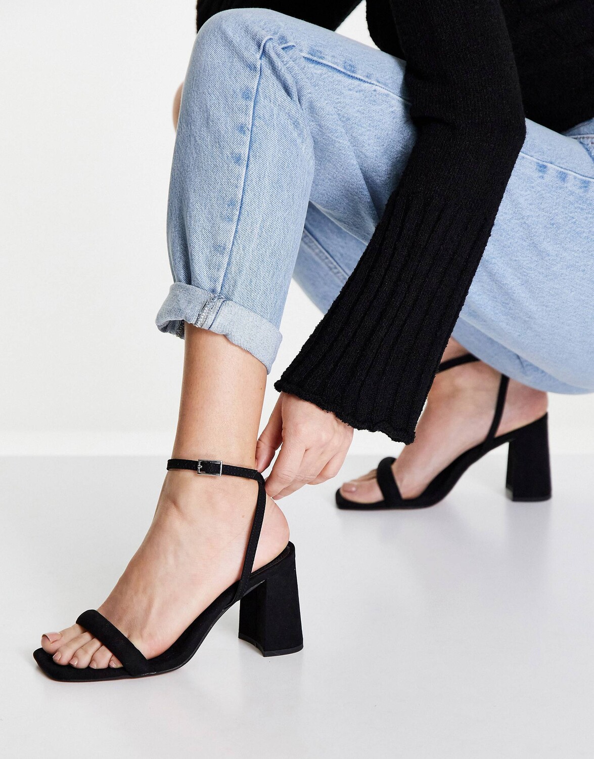 

Черные босоножки на каблуке ASOS DESIGN Hilton едва заметные
