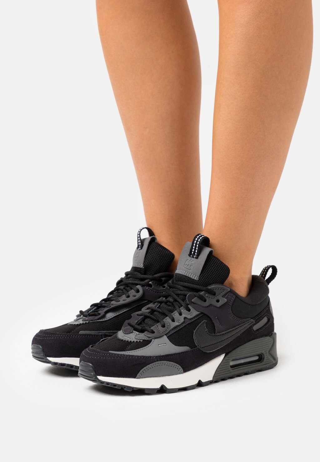 

Кроссовки Nike W Air Max 90 Futura, черный / железно-серый