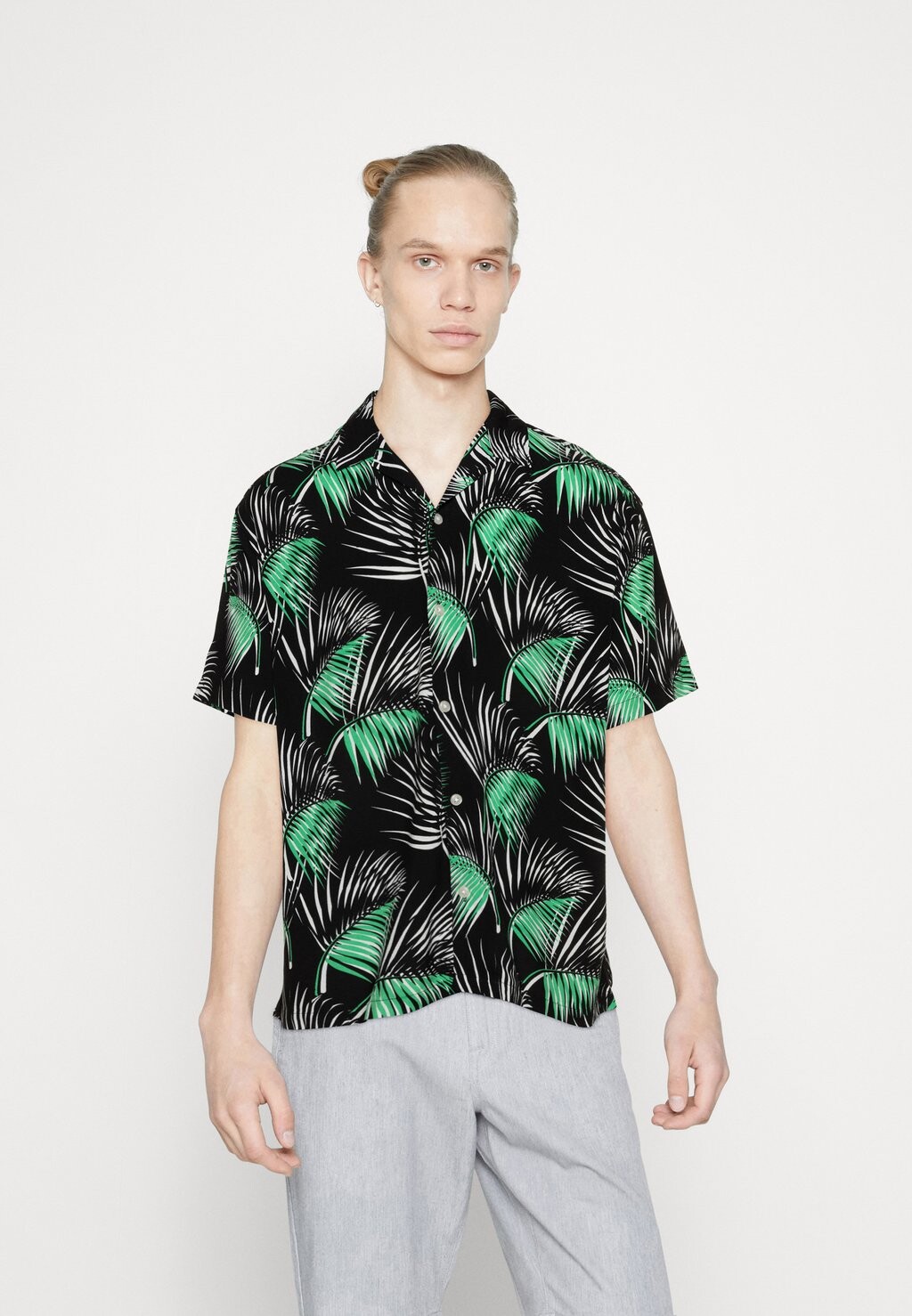 

Рубашка JORLUKE PALMA AOP RESORT SS LN Jack & Jones, цвет navy blazer