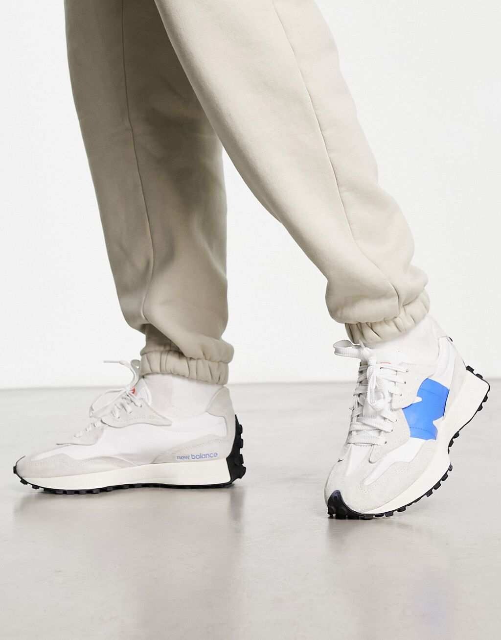 

Бело-синие кроссовки New Balance 327