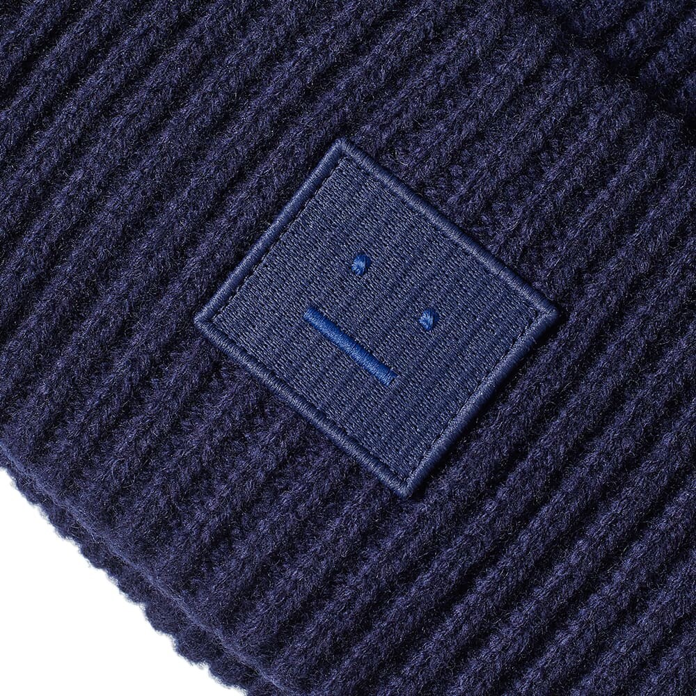 

анютины глазки н лицо шапочка Acne Studios