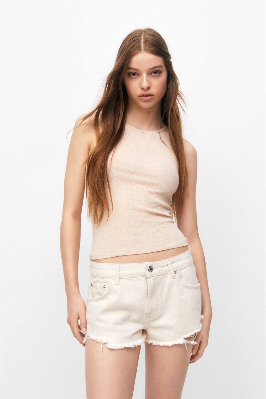 

Рваные шорты с заниженной талией Pull&Bear, песочный