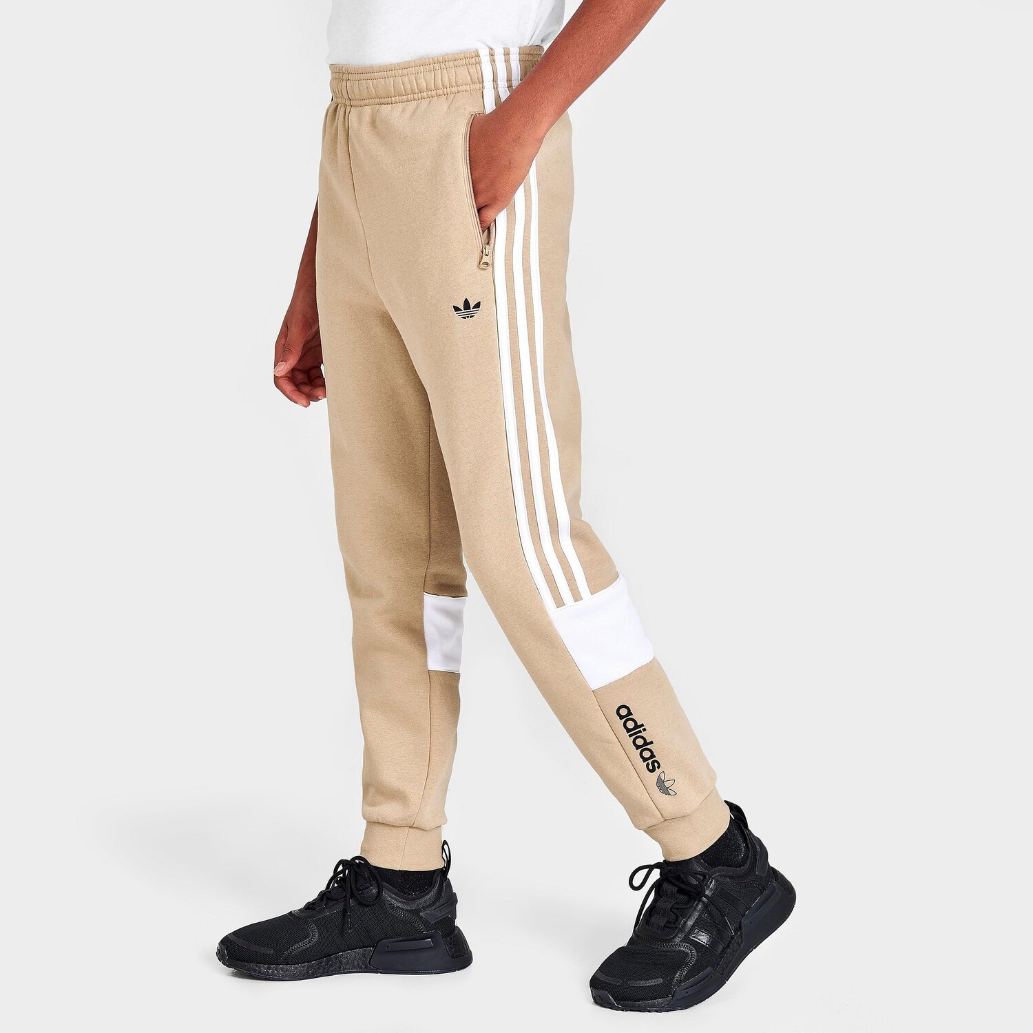 

Детские спортивные штаны adidas Originals Itasca Jogger, коричневый