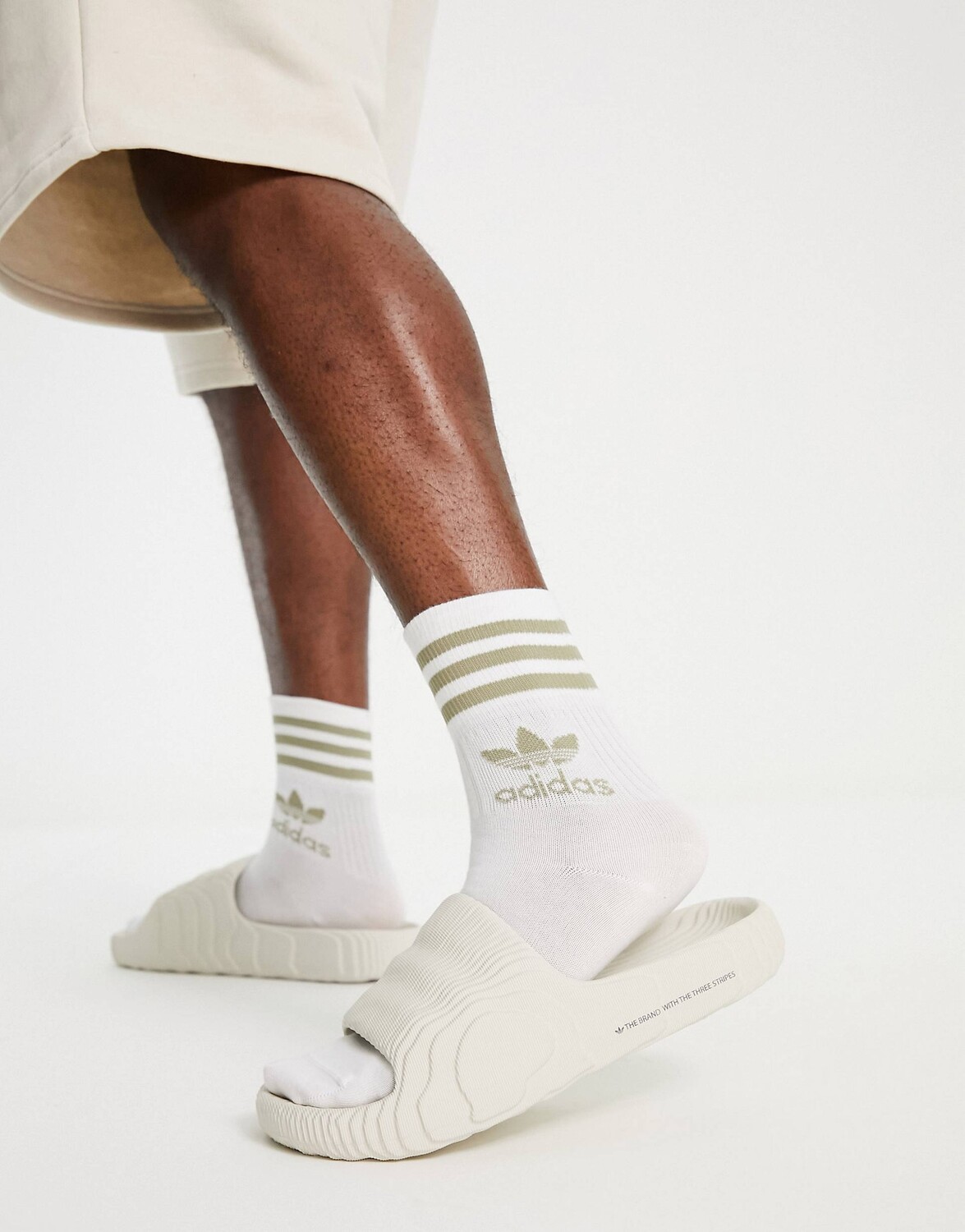 

Серые шлепанцы adidas Originals Adilette 22