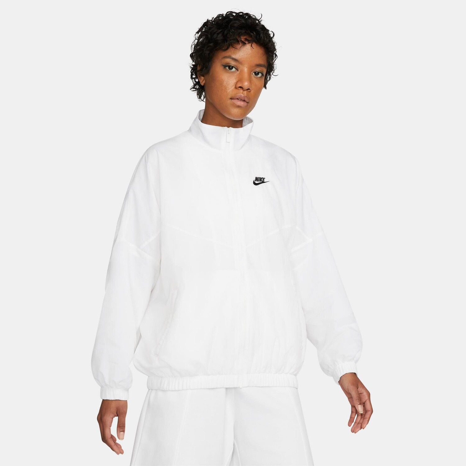 

Женская тканая куртка Nike Sportswear Essential Windrunner, белый