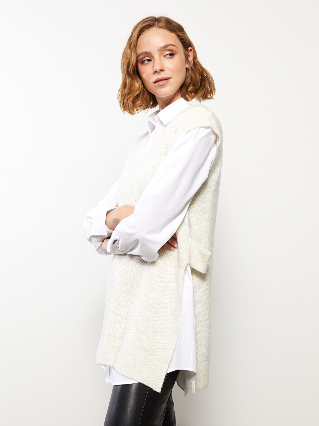 

Однотонный женский трикотажный свитер с V-образным вырезом LCW Modest
