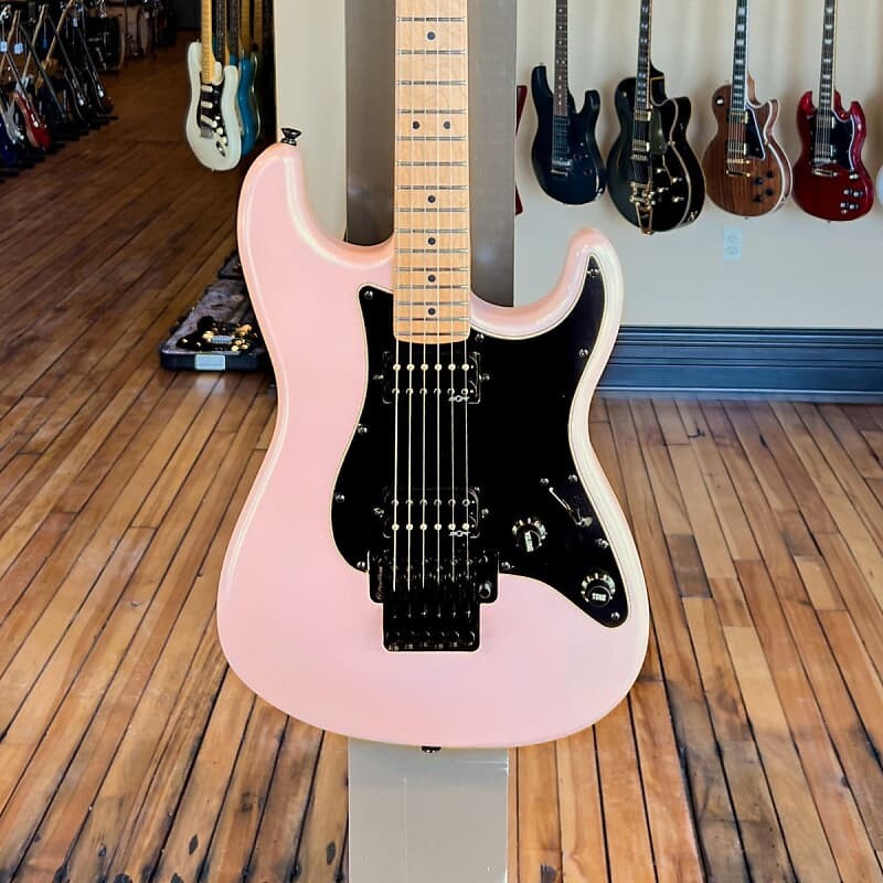 

Contemporary Stratocaster HH FR - Shell Pink Pearl Squier
