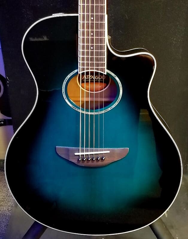 

Гитара Yamaha APX600 Thinline, голубой