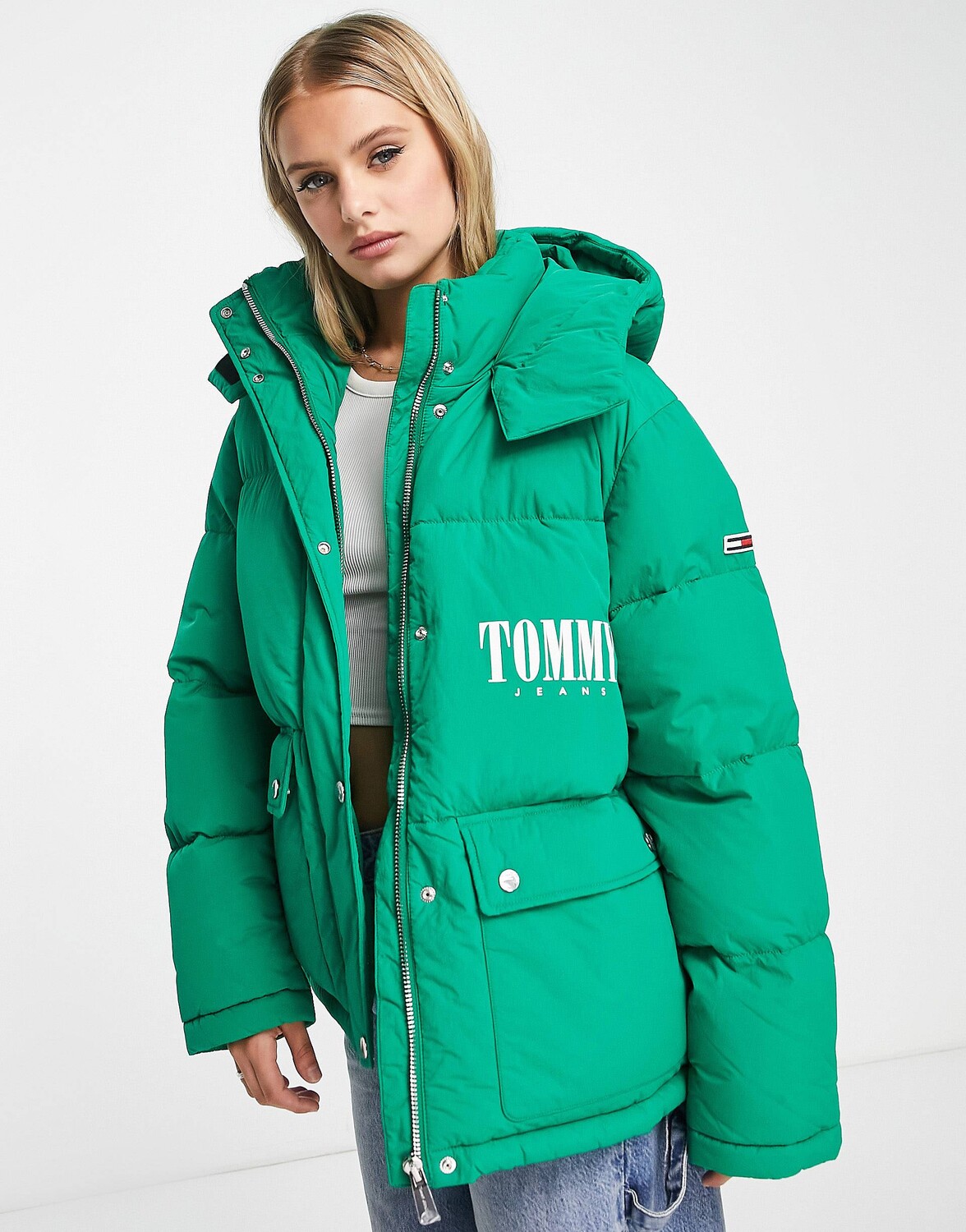 

Зеленая нейлоновая дутая куртка трапециевидной формы с капюшоном Tommy Jeans