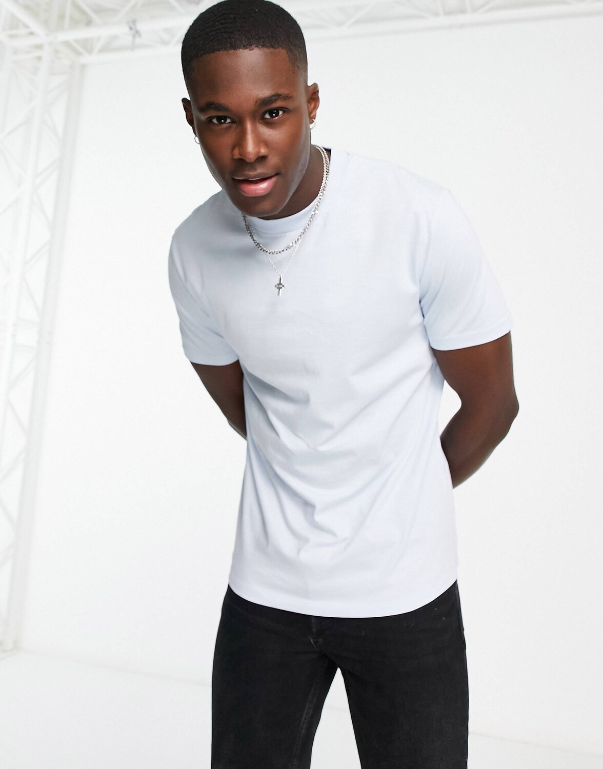 

Голубая футболка с круглым вырезом ASOS DESIGN