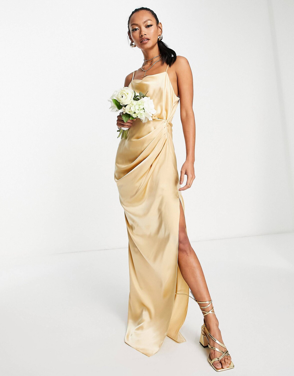

Атласное платье макси с драпировкой ASOS DESIGN Bridesmaid, золото, Желтый