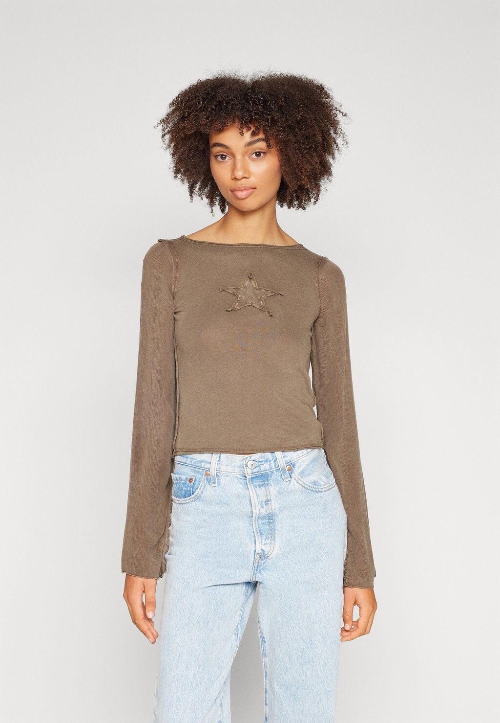 

Футболка с длинным рукавом STAR SLASH NECK CREPE BDG Urban Outfitters, шок