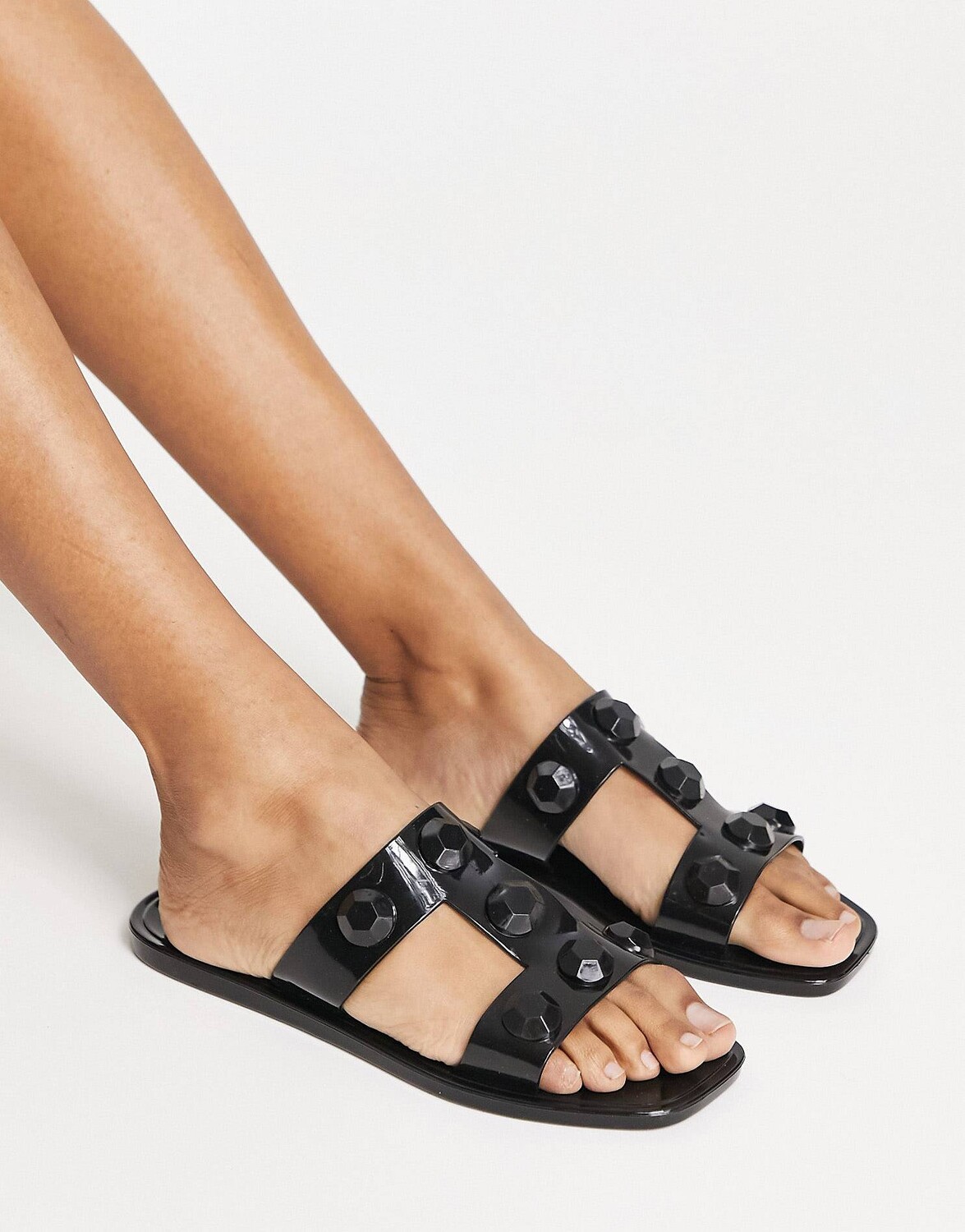 

Черные сандалии без задника с заклепками ASOS DESIGN Fuel