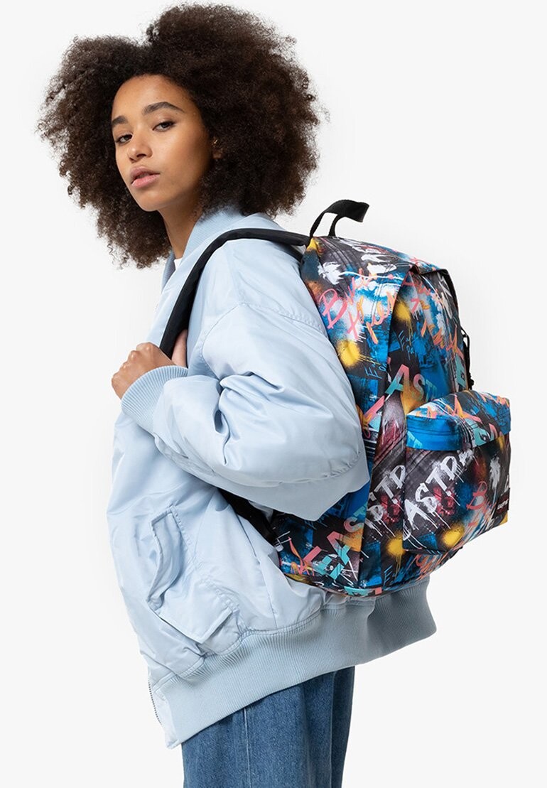 

Рюкзак OUT OF OFFICE x LOONEY TUNES Eastpak, разноцветный