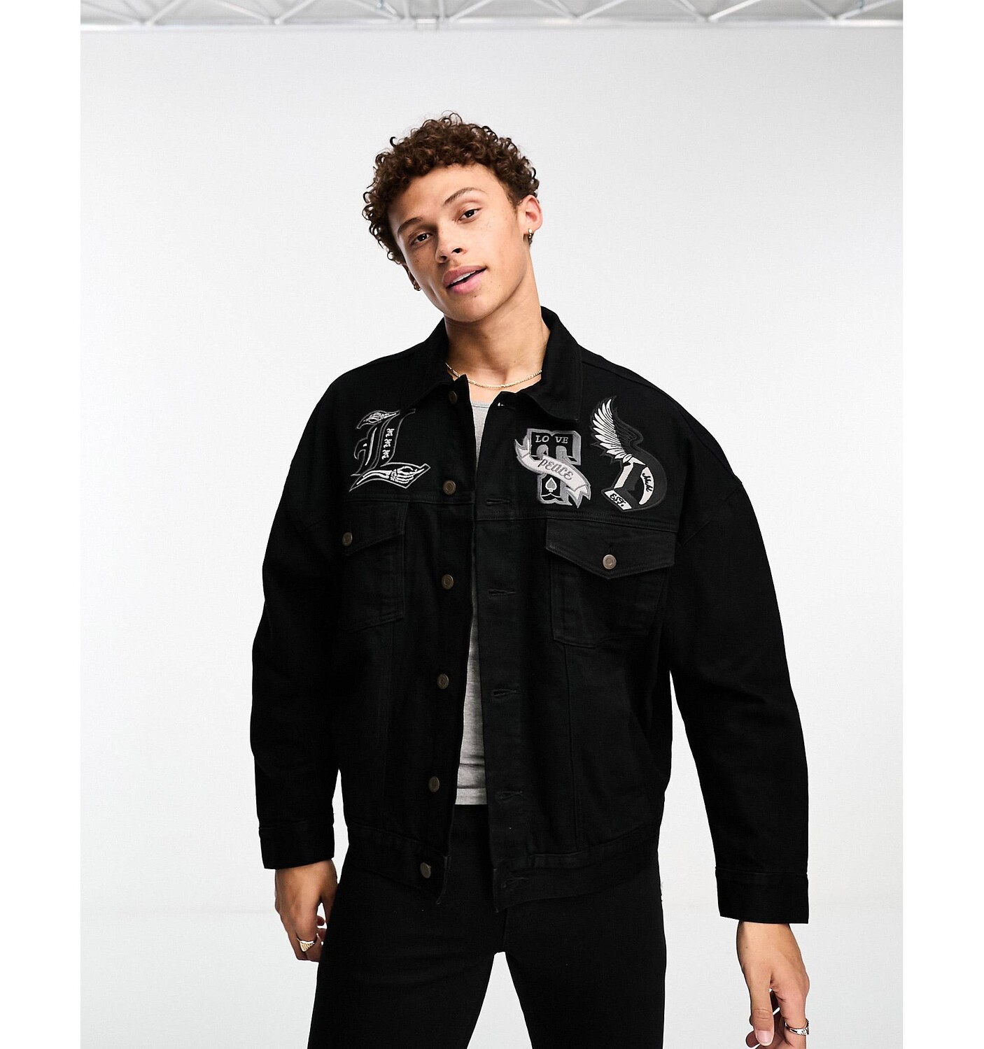

Черная джинсовая куртка с вышивкой ASOS DESIGN