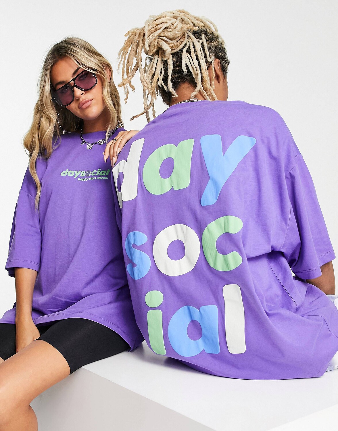 

Фиолетовая оверсайз-футболка с объемным логотипом на спине ASOS Daysocial