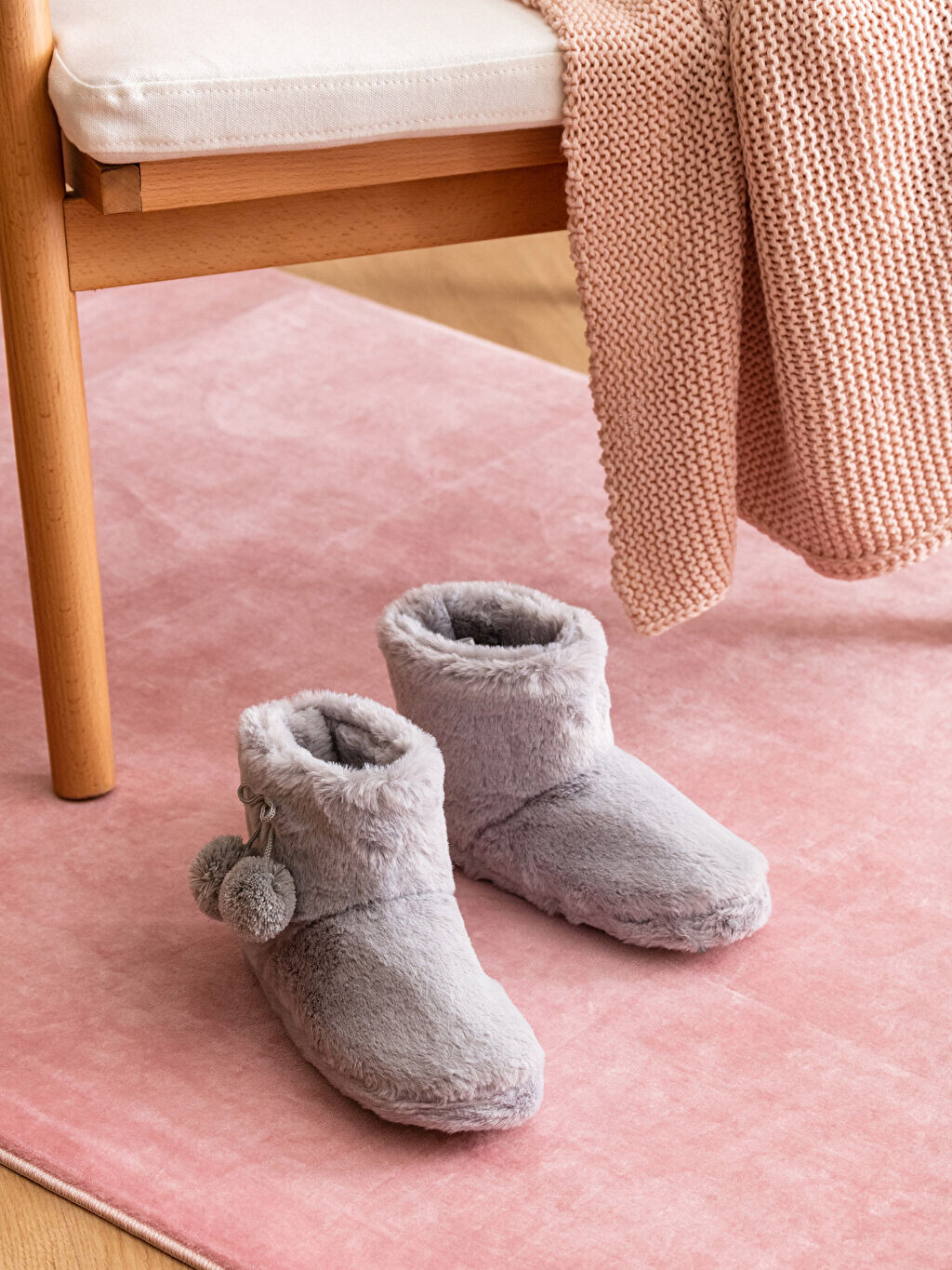 

Женские домашние сапоги из плюша с помпоном LCW Home