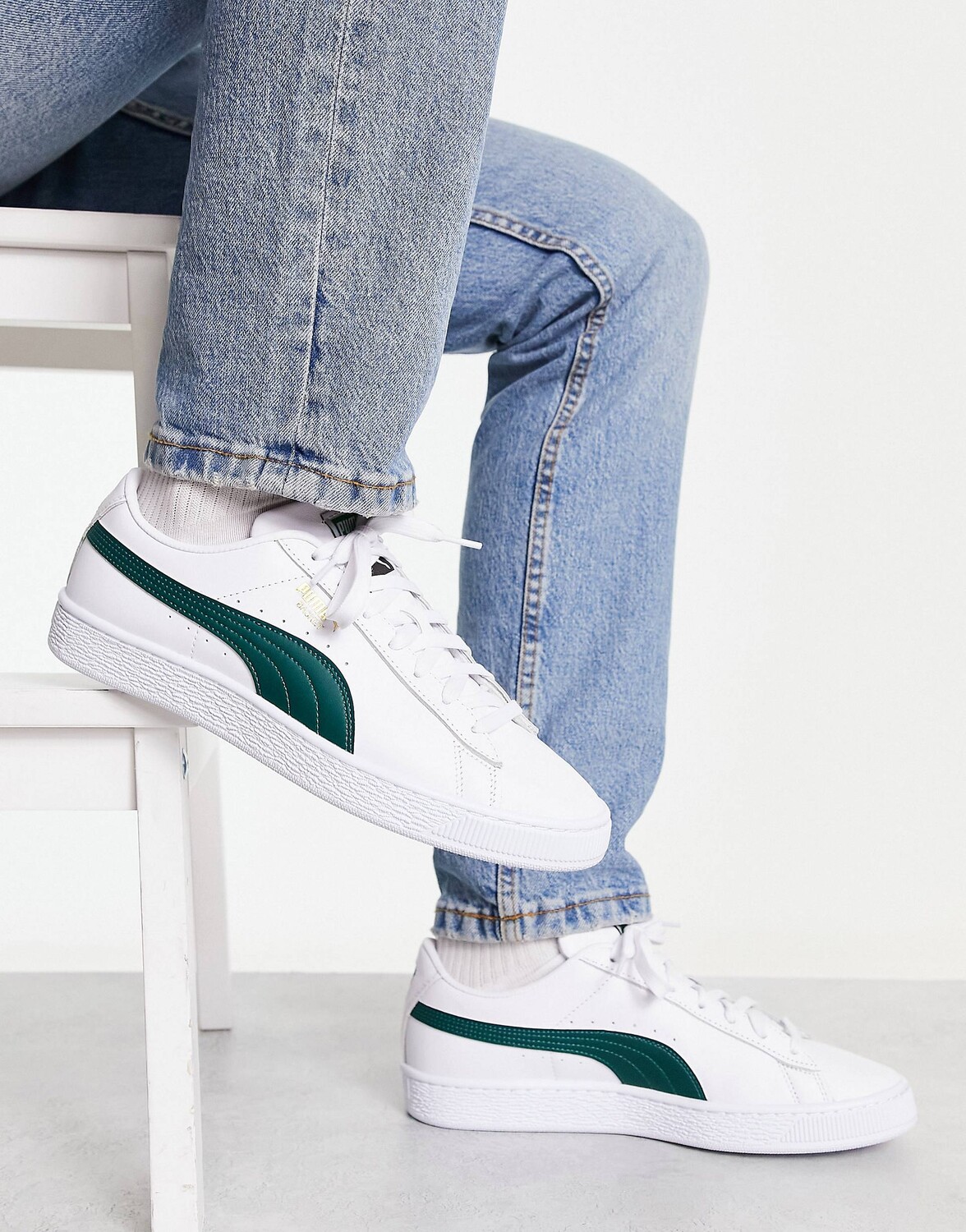 

Бело-зеленые кроссовки Puma Basket Classic XXI