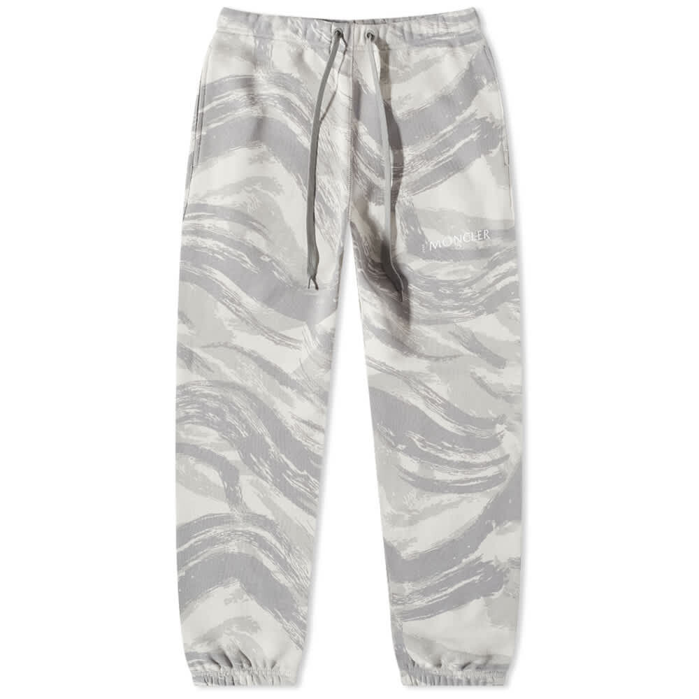 

Спортивные брюки с камуфляжным принтом из коллаборации с HYKE Moncler Genius