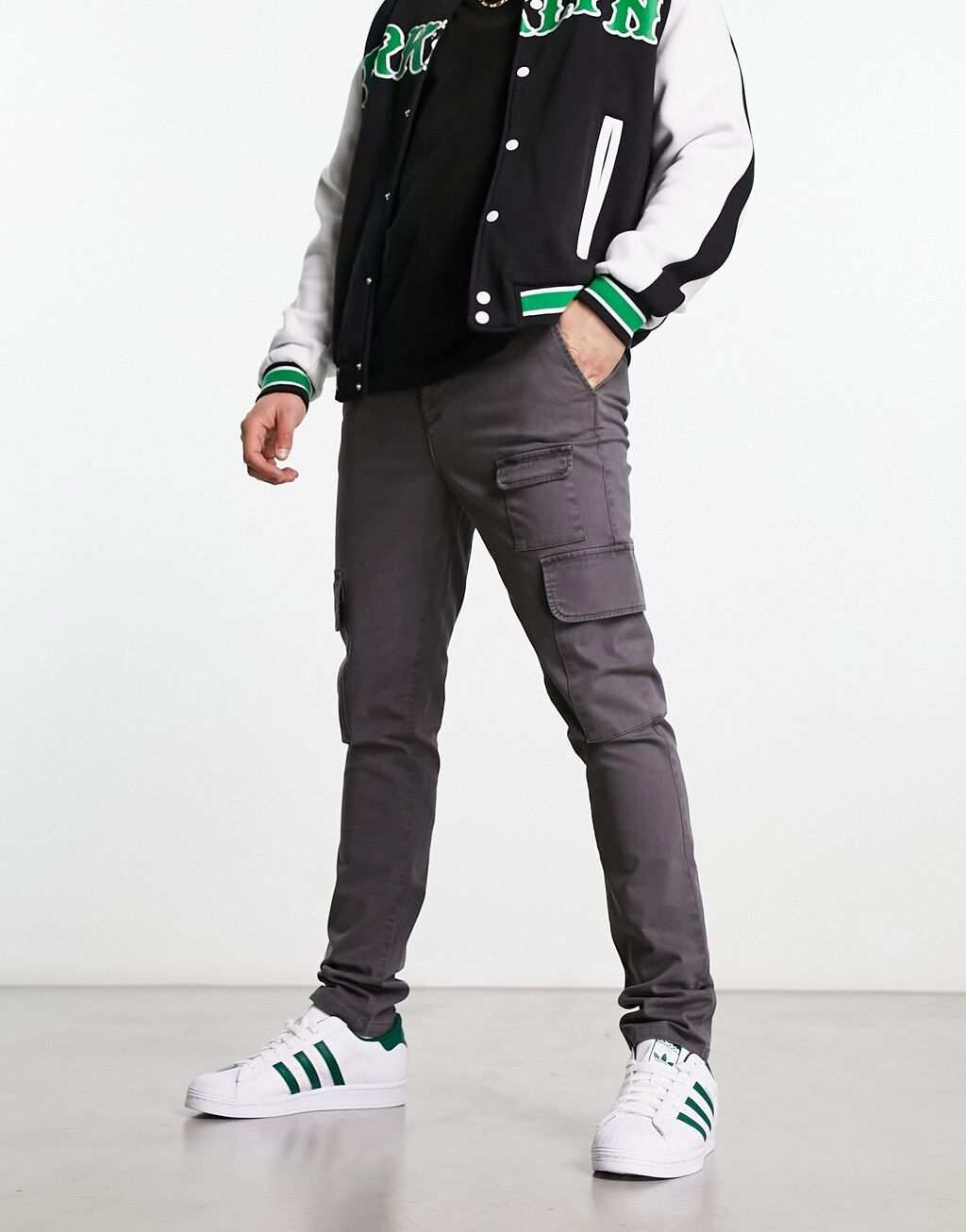

Черные узкие брюки-карго ASOS DESIGN