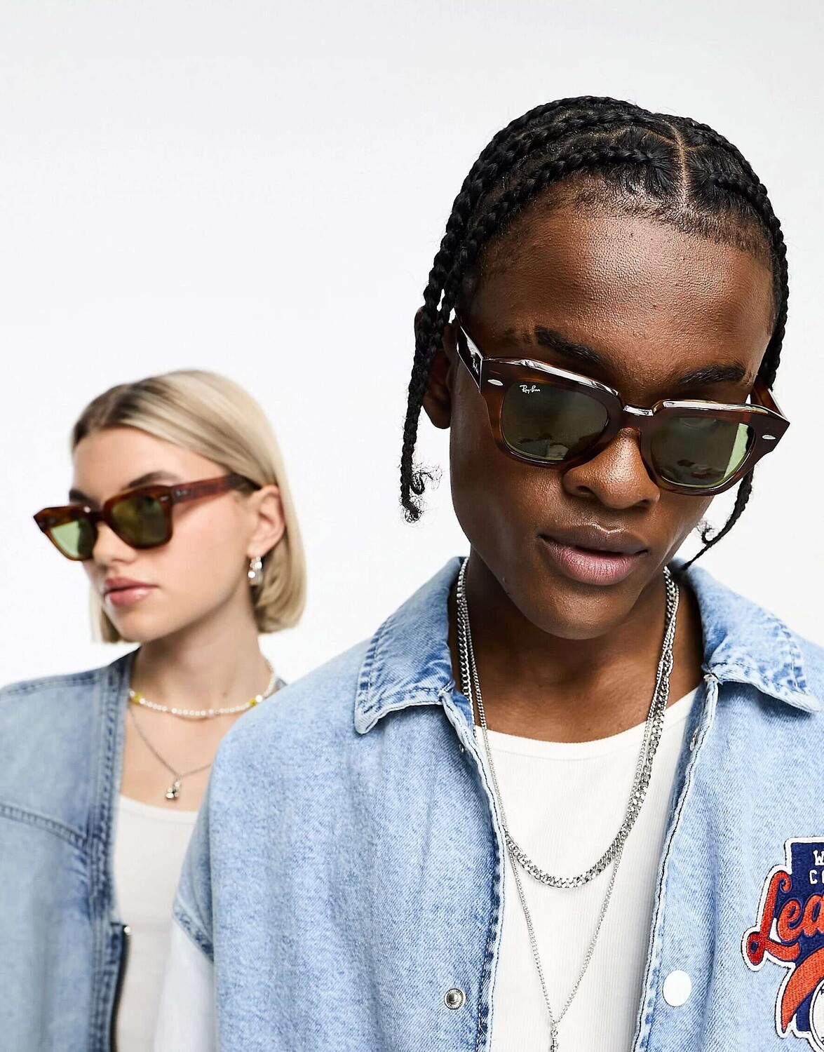 

Квадратные солнцезащитные очки Ray-Ban черепахового цвета с зелеными линзами для скейт-стрит