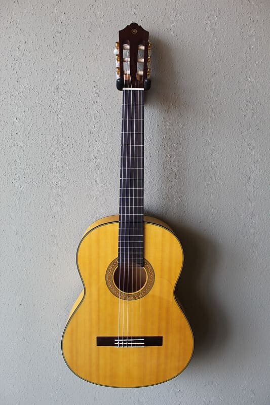

Абсолютно новая классическая гитара фламенко Yamaha CG172SF с сумкой