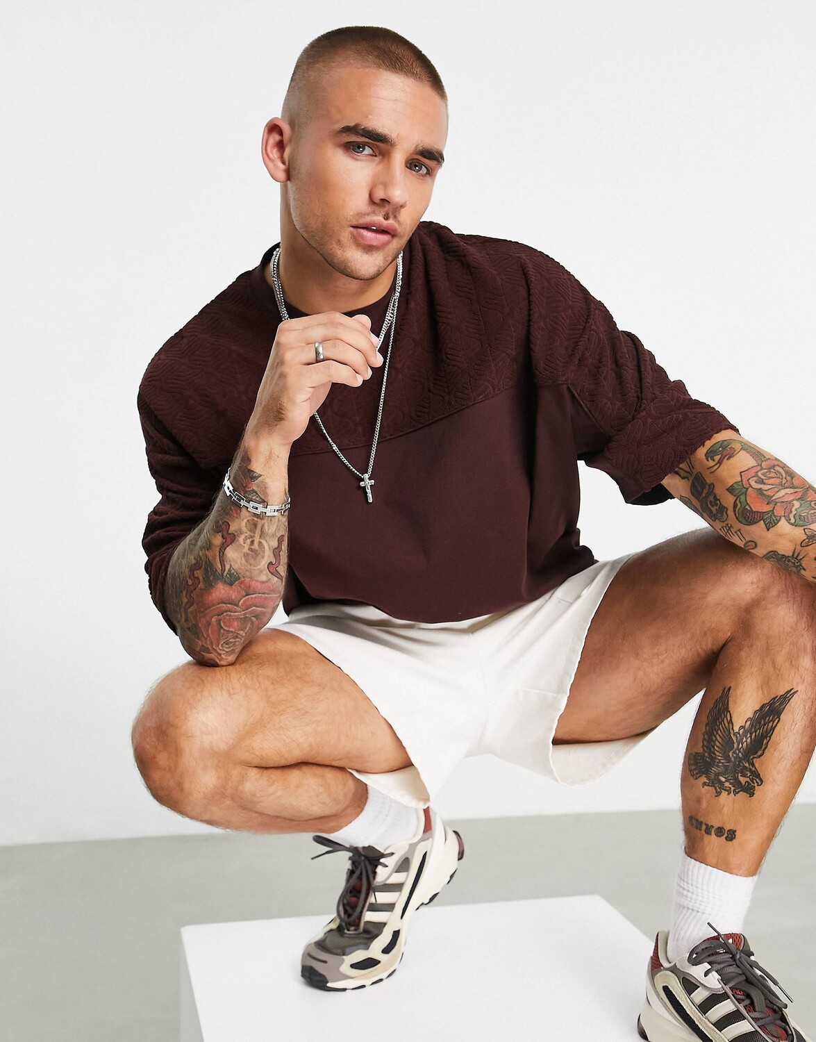 

Коричневая махровая футболка оверсайз с окантовкой ASOS DESIGN