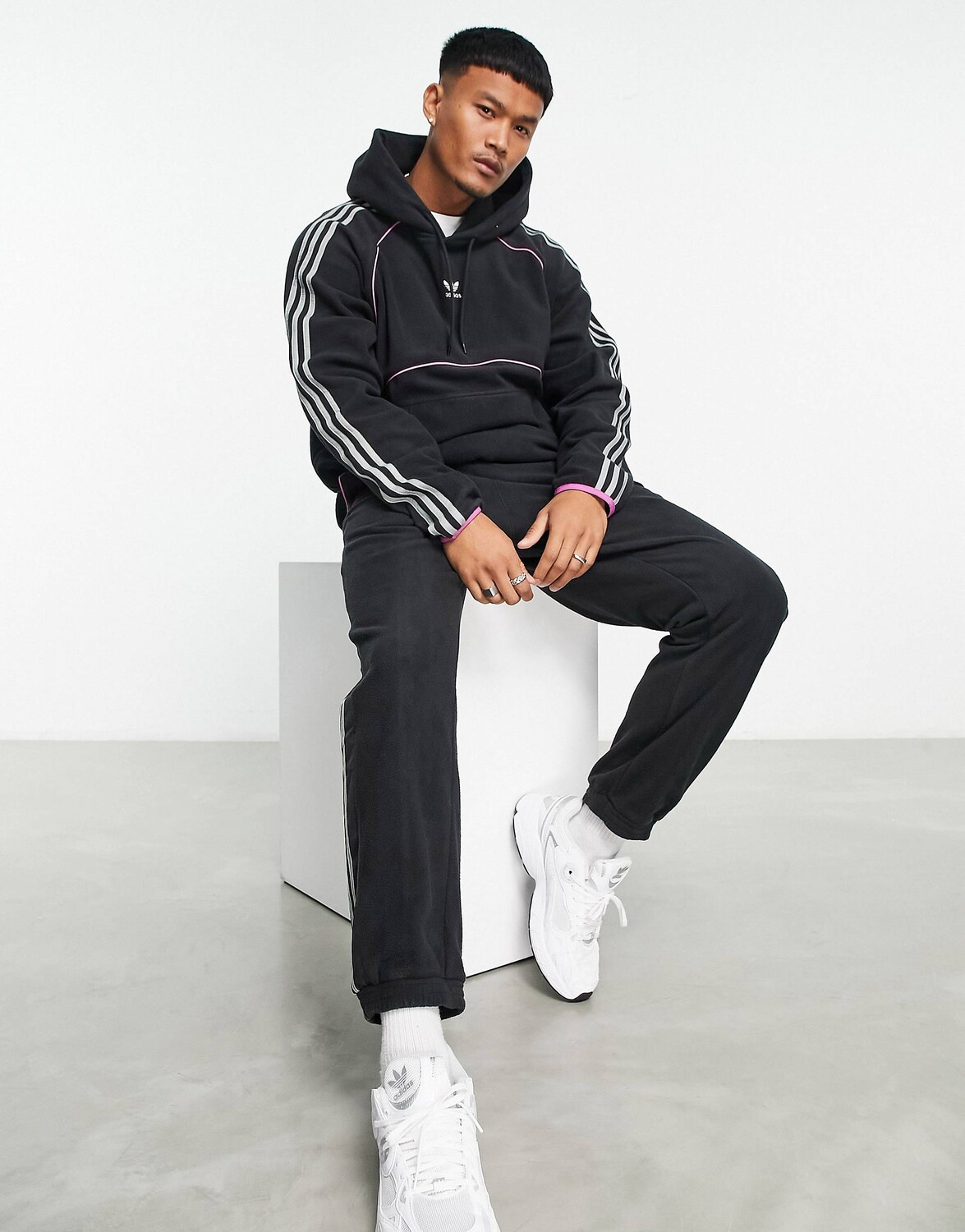 

Худи черного цвета adidas Originals SPRT