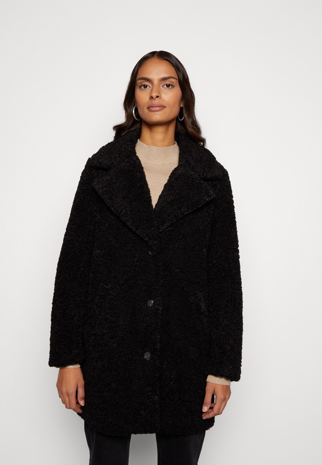 

Пальто Vero Moda с карманами, черный
