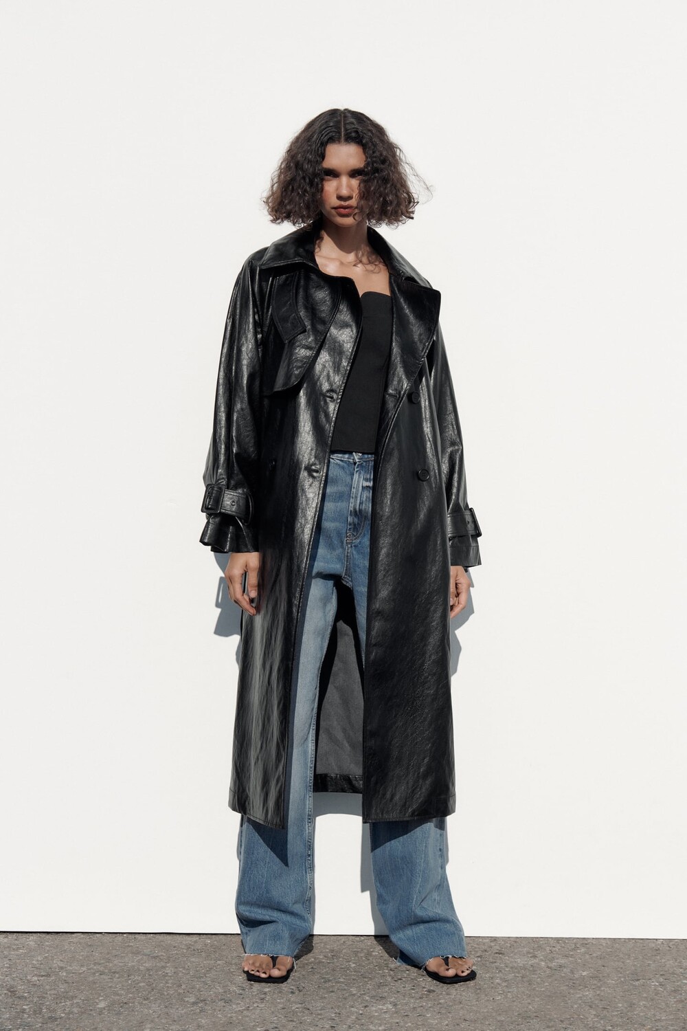 

Тренч из искусственной кожи с поясом ZARA, черный