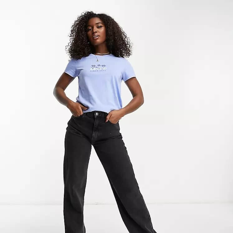 

Футболка Levi's Perfect In Blue With Flower, голубой