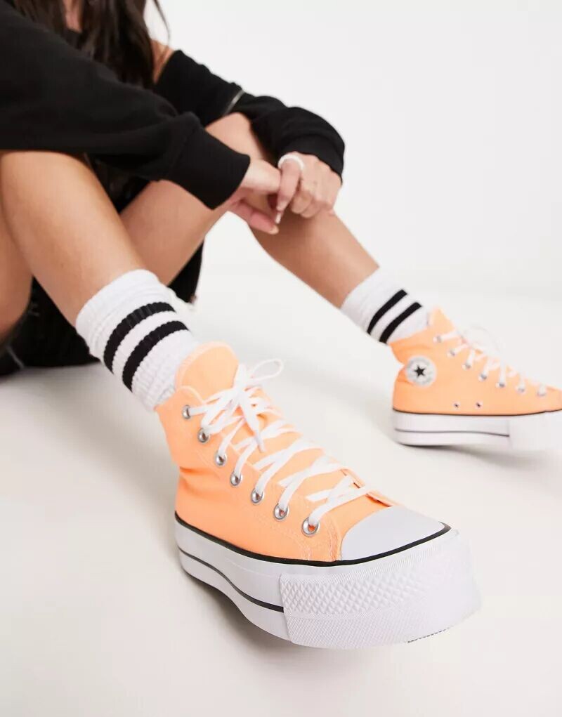 

Оранжевые высокие кеды Converse Chuck Taylor All Star Lift Hi