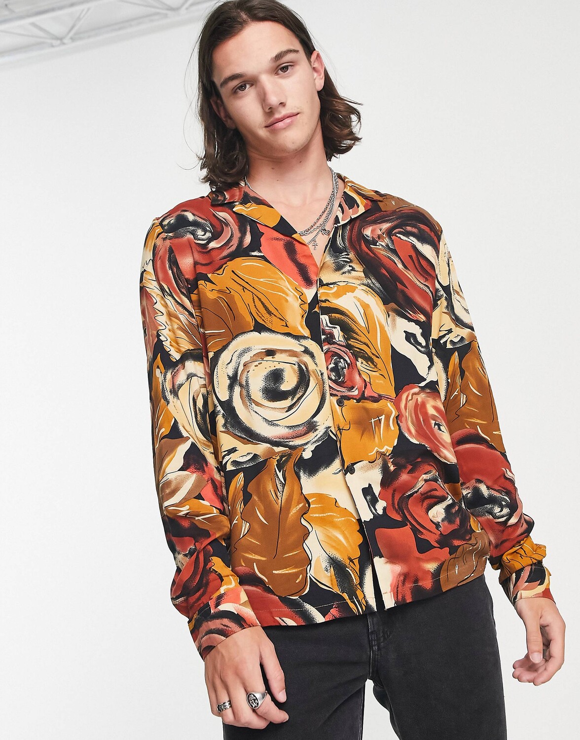 

Коричневая рубашка с глубоким вырезом и винтажным принтом ASOS DESIGN